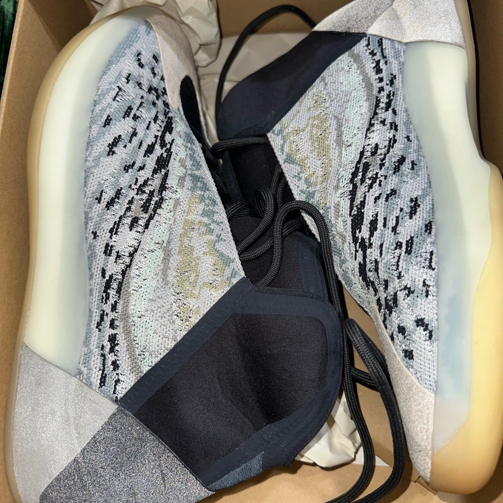 adidas Yeezy QNTM
Sea Teal  Men’s size 12